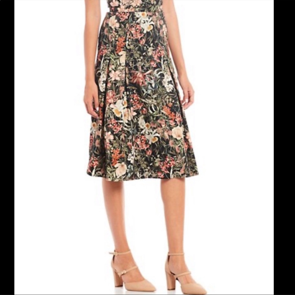 Antonio Melani Brenda Sateen Floral Skirt SZ 2 NWT